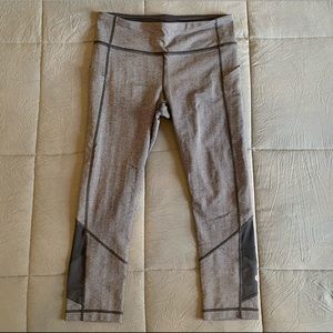 EUC Lululemon 23” Cropped leggings